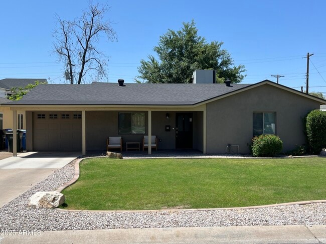 Primary Photo - 3807 E Devonshire Ave