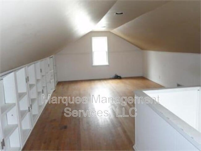 Building Photo - 546 Kelly St