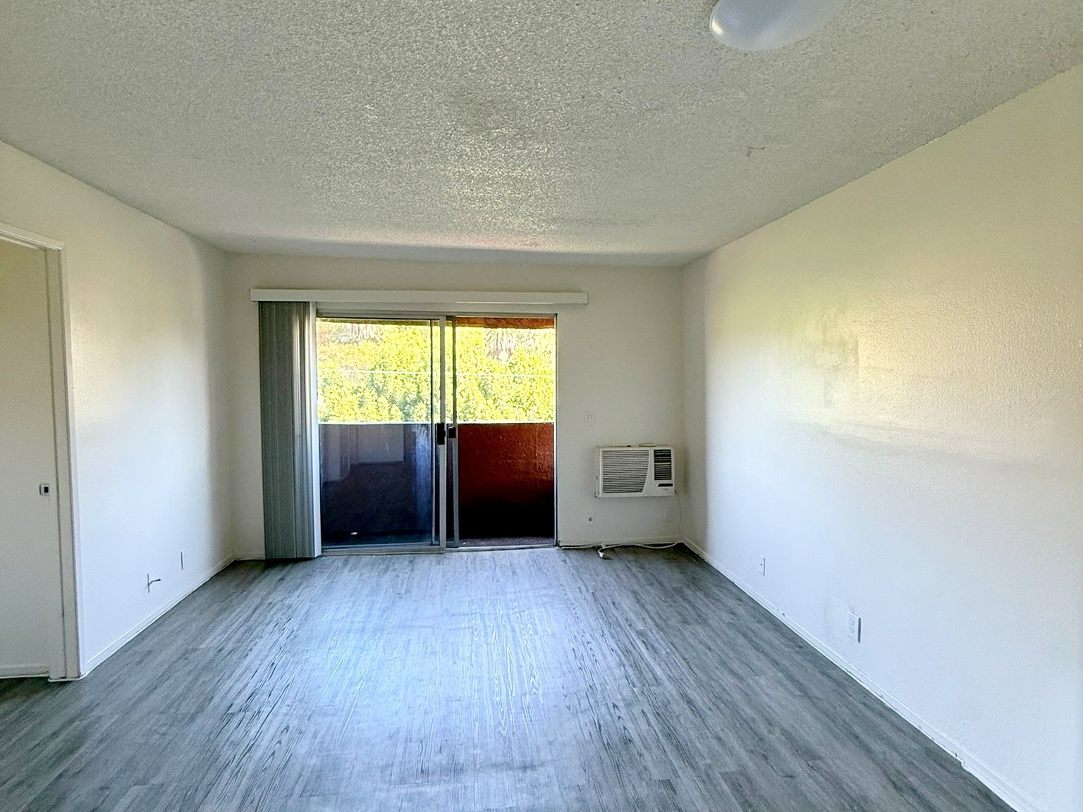 Building Photo - 4688 Huntington Dr S