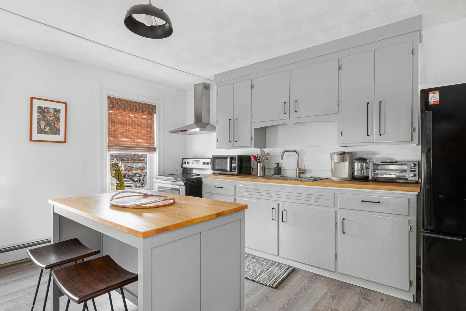 Building Photo - 136 Main St