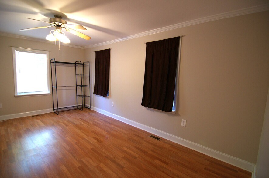 Building Photo - 524 S Confederate Ave