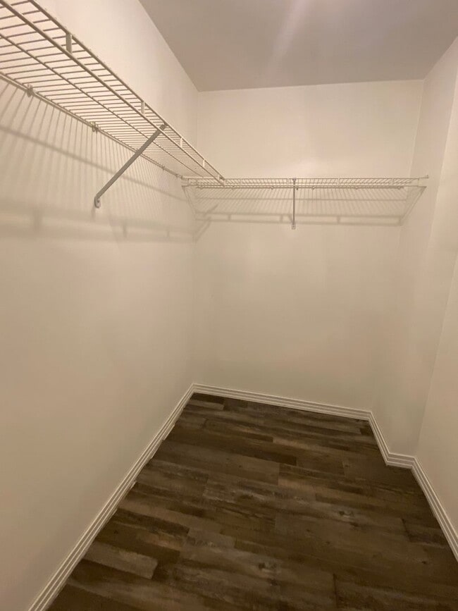 Building Photo - Renovated One Level 2 Bedroom / 2 Bathroom condo in Hermitage!