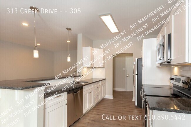 Building Photo - 313 Creek Dr