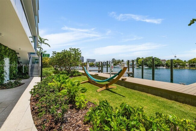 Building Photo - 9221 E Bay Harbor Dr