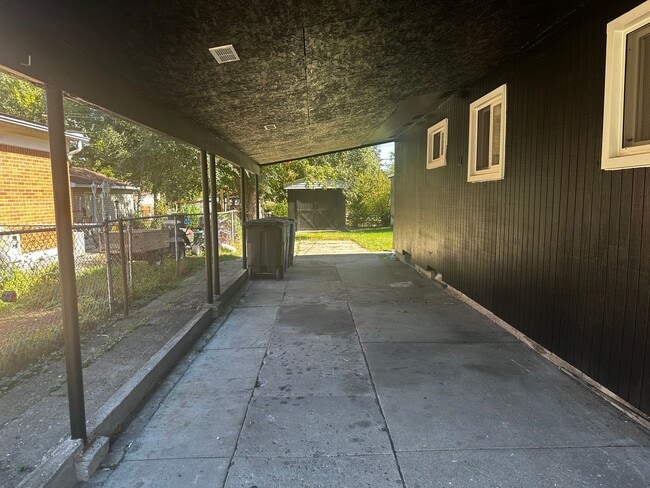 Building Photo - BEAUTIFUL 3 BEDROOM HOME