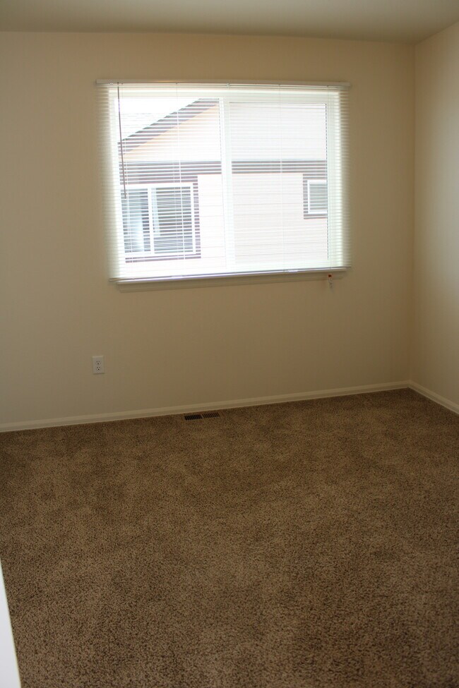 Building Photo - 3 bedroom, 2 bath in Severance!