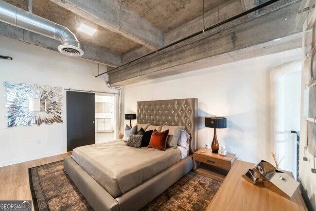 Building Photo - 230 18th St NW