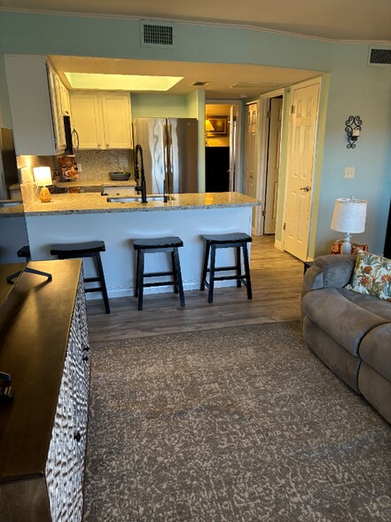 Building Photo - 1806 Swanson Ave