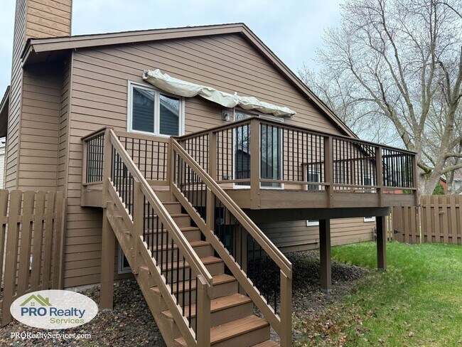 Building Photo - 3 Bedroom Home in Shoreview