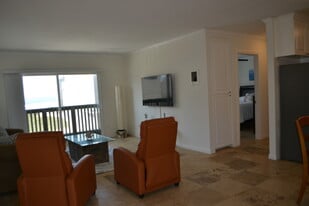Building Photo - 676 Seacoast Dr