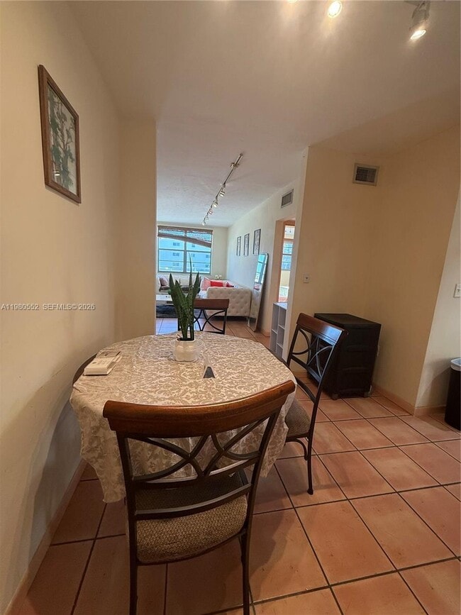 Building Photo - 1480 Euclid Ave