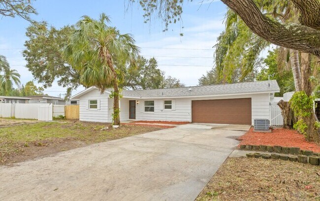 Building Photo - Home For Rent in Clearwater Manor!