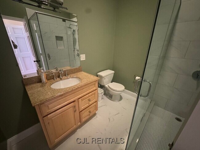 Building Photo - 4 Sherman Ct