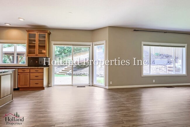 Building Photo - 16308 SW Timberland Dr