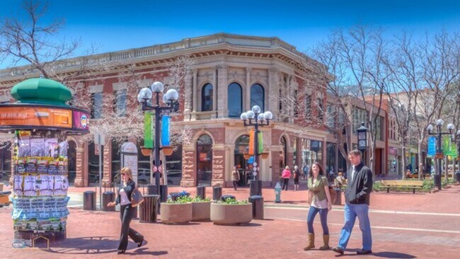 Building Photo - Trailside Living: 5BR Home Steps from Sanitas & Pearl Street