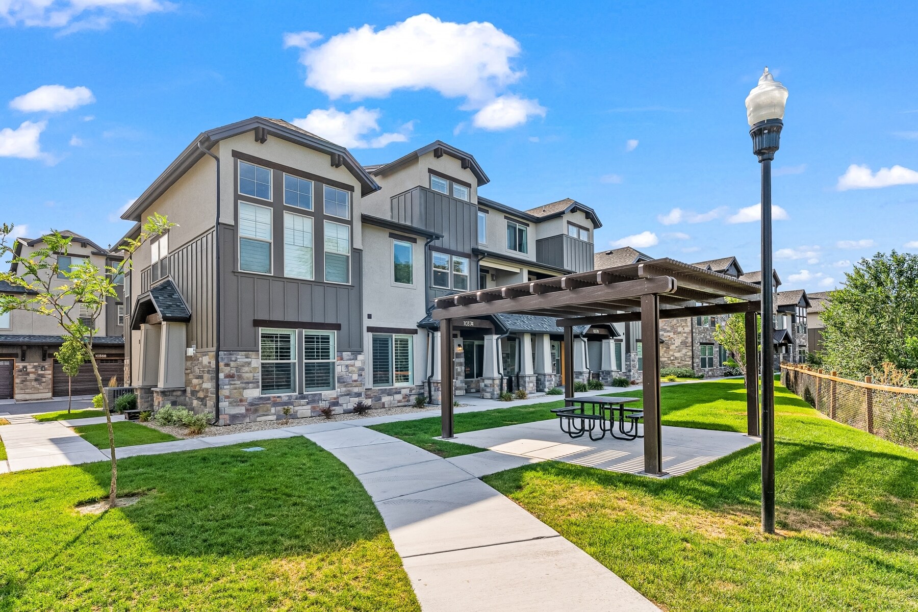 Building Photo - 10374 S Sage Canal Way