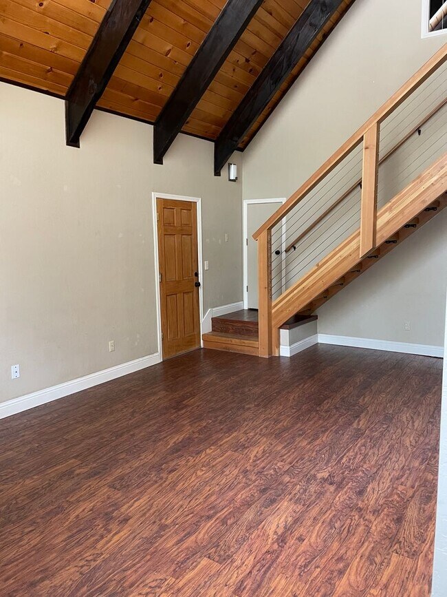 Building Photo - 3 Bed, 2 Bath with Garage - Beautiful Montgomery Estates Chalet off Pioneer Trail