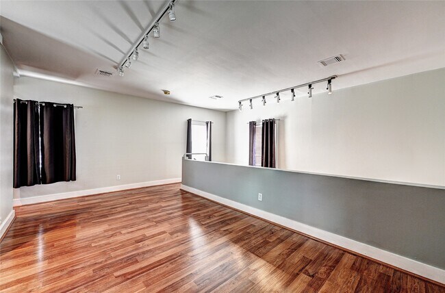 Building Photo - 1529 Marshall St