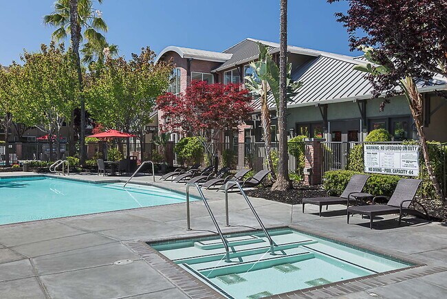 Building Photo - The Esplanade