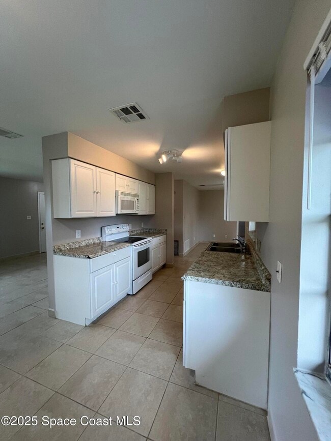 Building Photo - 880 Brunswick Ln