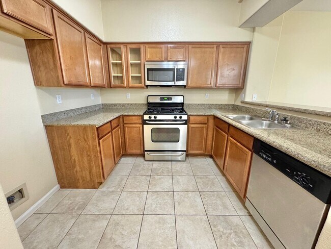 Building Photo - ABSOLUTELY STUNNING 2 BEDROOM, 2 BATHROOM CONDO LOCATED IN THE GATED COMMUNITY OF PACIFIC CREST I...