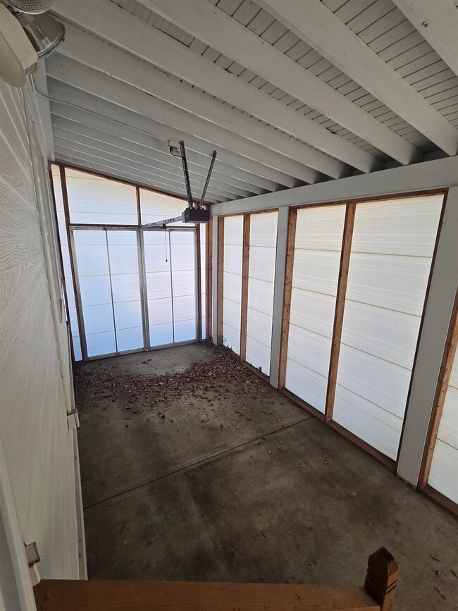 Building Photo - 113 Village Ln