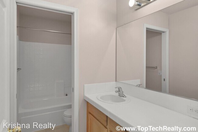 Building Photo - 4 br, 2.5 bath House - 15955 SW Towhee Ln
