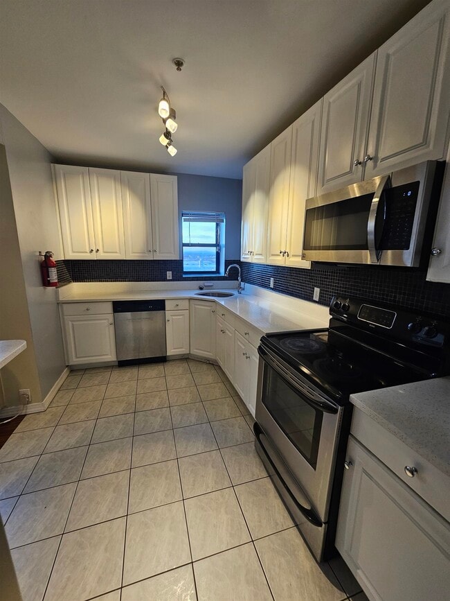Building Photo - 8915 Bergenwood Ave