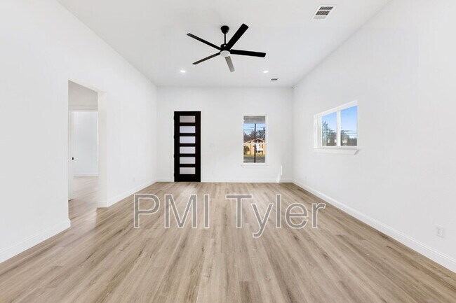 Building Photo - 1269 Bonham St