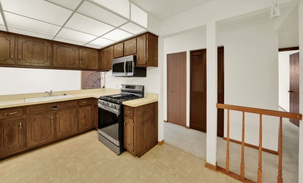 Building Photo - 10351 Menard Ave