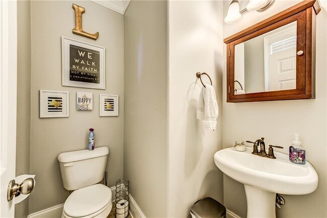 Building Photo - 1829 Sylvan Ridge Dr SW