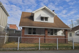 Building Photo - 447 N Beville Ave