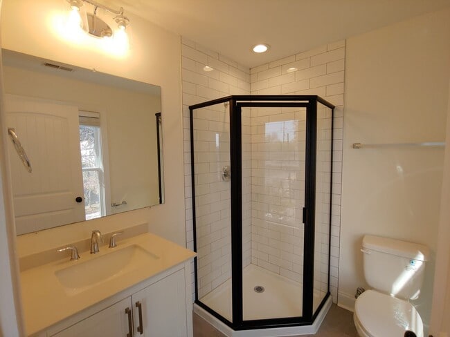 Building Photo - 3 Bedroom, 2.5 Bath Townhome Close to UTC!