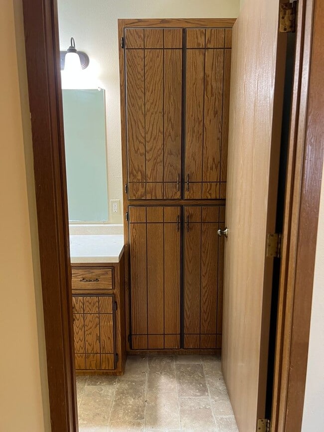 Building Photo - Tower Heights