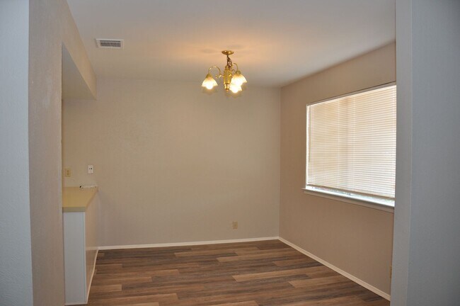 Building Photo - 10810 Topperwein Dr