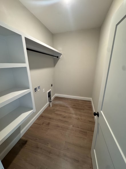 Building Photo - 267 W Spring St