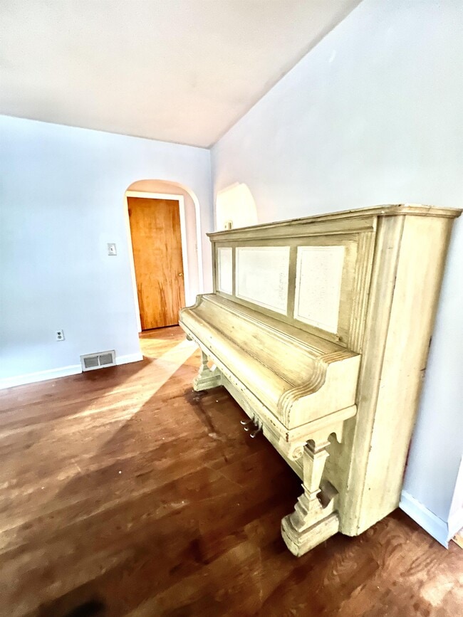 Building Photo - 1063 Charles Ave