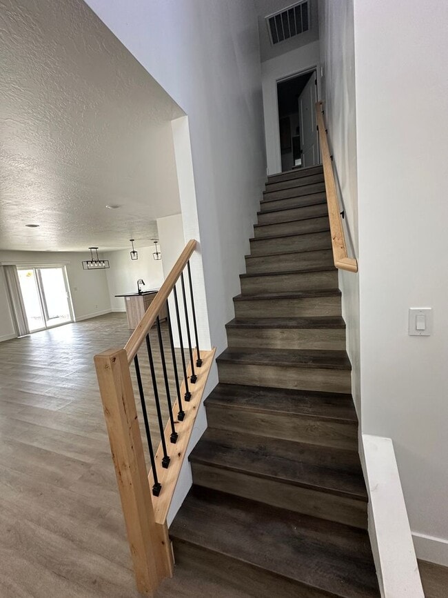 Building Photo - 881 S 25 E
