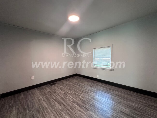 Building Photo - 223 Kentucky-