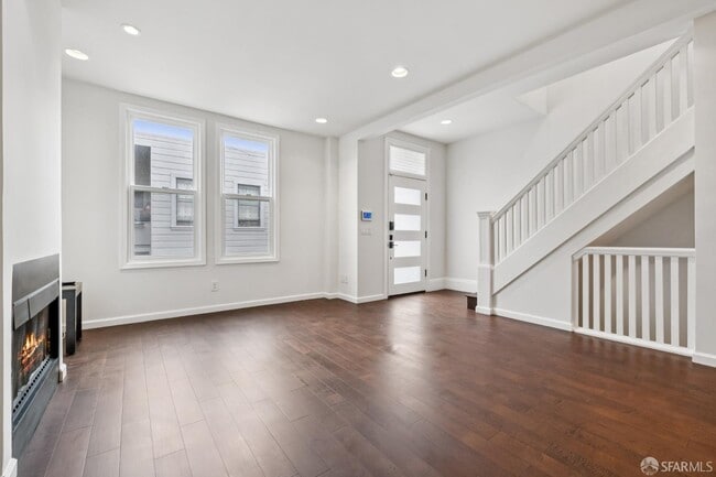Building Photo - 971 Filbert St