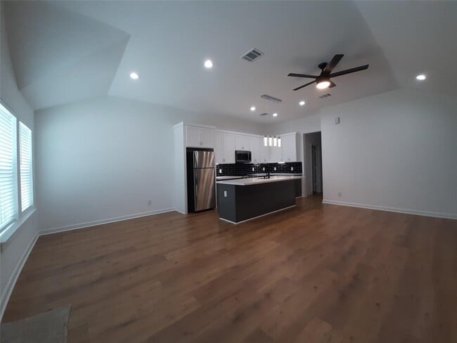 Building Photo - 4530 Mayflower St