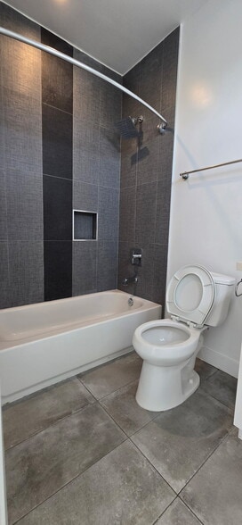 Building Photo - 642 N Manhattan Pl