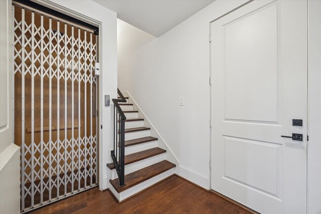 Building Photo - 2509 Dorrington St