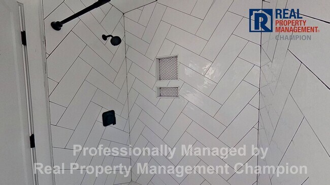 Building Photo - Beautifully Updated Home Featuring Fenced ...