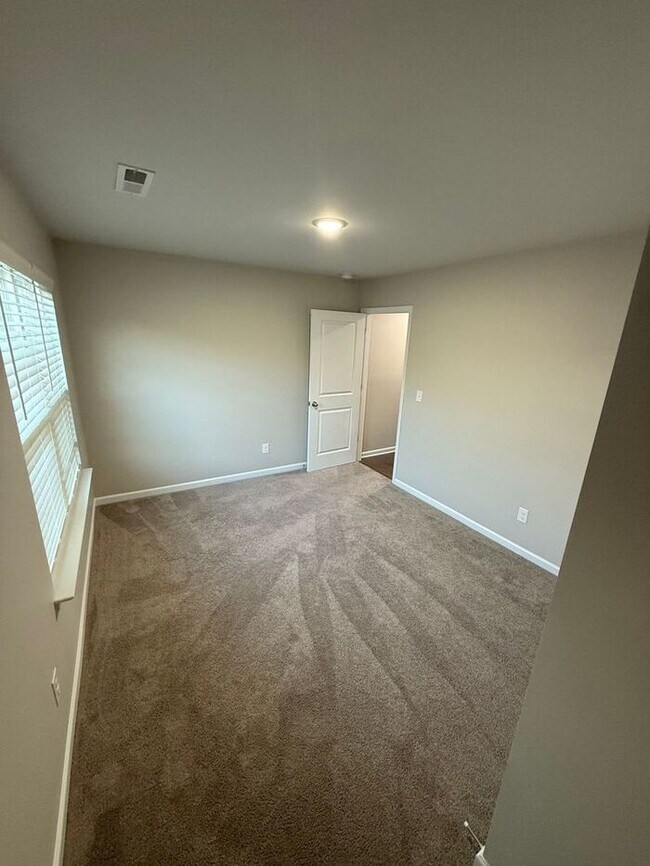 Building Photo - **Charming 3-Bedroom Home in Peaceful Stan...
