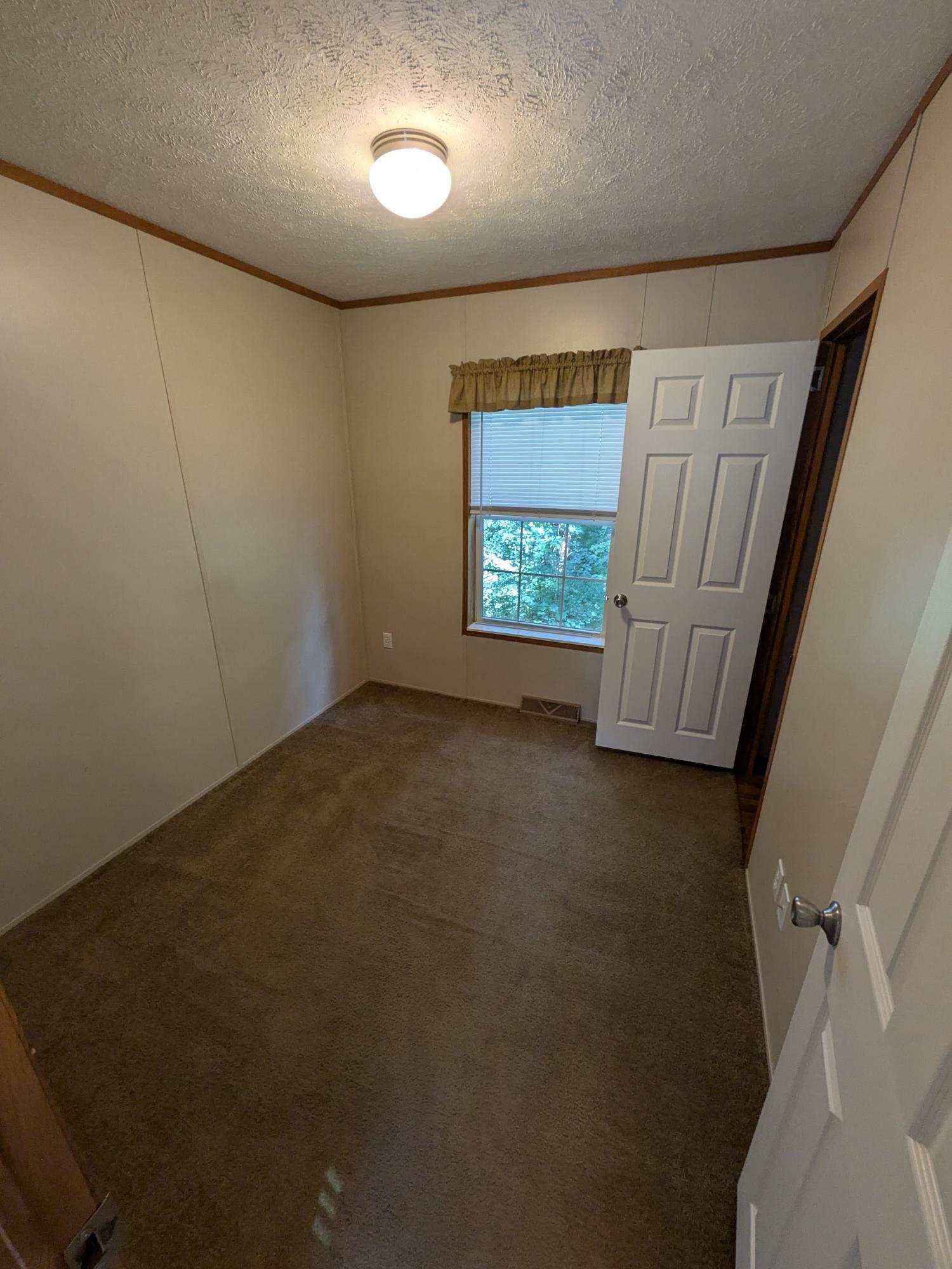 Building Photo - 204 Pine Grove Dr