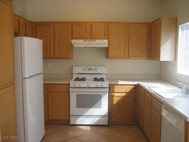 Building Photo - 6142 Highland Gardens Dr