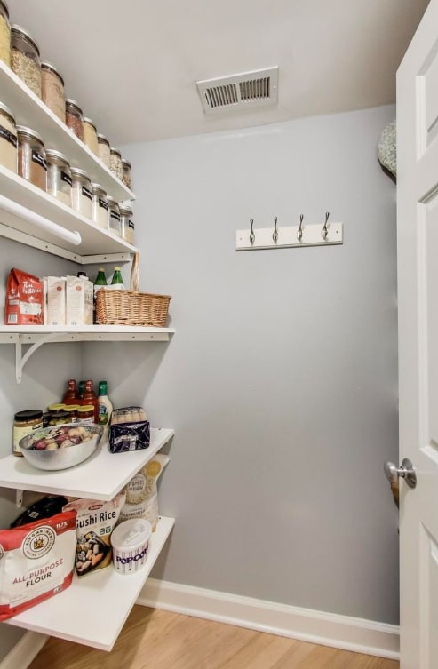 Building Photo - 2627 W Belmont Ave