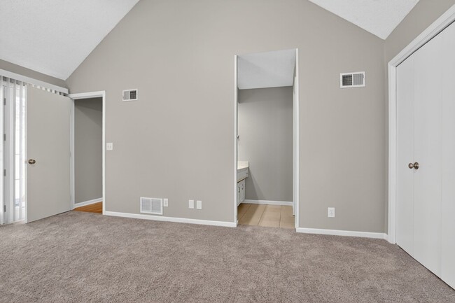 Building Photo - Renovated 3BR/2.5BA Townhome in Blue Valley Schools with Full Basement & 2-Car Garage