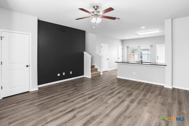 Building Photo - 105 Switchgrass St